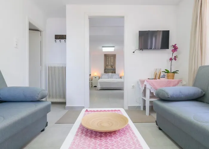 Kourita Garden Apartment With Sea View Near To The Port Of Milos