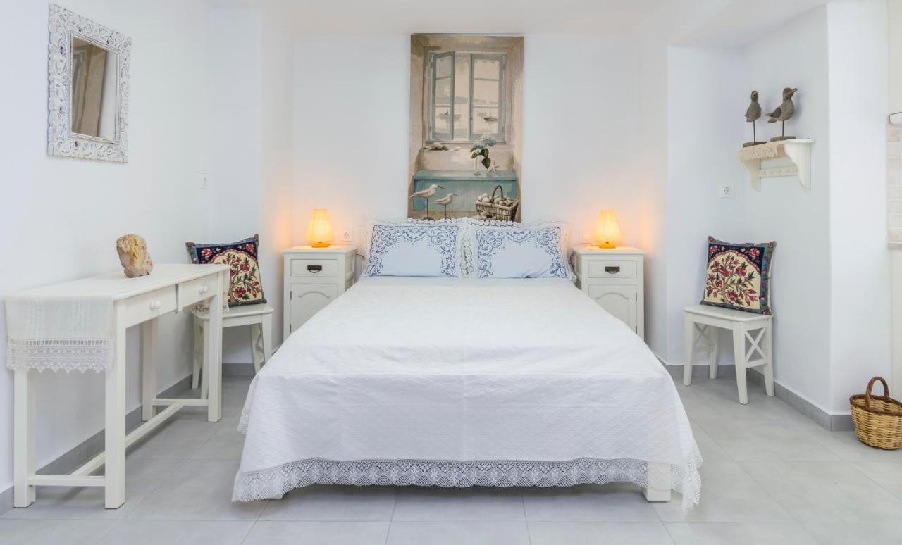 Kourita Garden With Sea View Near To The Port Of Milos